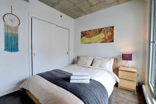 Stunning 1BR Condo with Balcony in Heart of MTL - 7