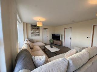 4 BR - Sleeps 12 - Long Stays - Free Parking - 8