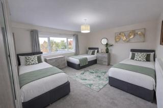 4 BR - Sleeps 12 - Long Stays - Free Parking - 7