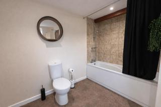 4 BR - Sleeps 12 - Long Stays - Free Parking - 6