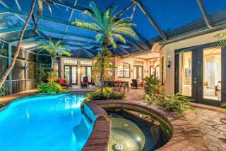 Tranquility - 4000 Sq ft of Luxury - Private Pool/Spa, Walk Everywhere, Pet Friendly - 6