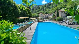 Chateau du Fraissinet, 6 gites sleeping 2-8 guests, Pool and River on site - 0