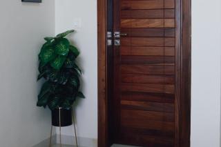 Apt - Sleeps 6 - Balcony - Parking - 8