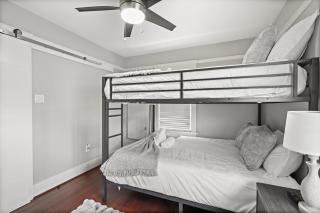 Fire pit, Game Room & BBQ - Family-Friendly Home - 2