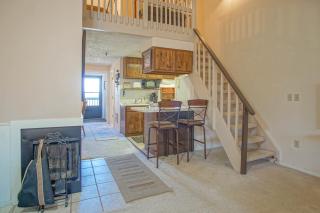 1Br: Studio Loft Ridgewood 59 Wood Fireplace, Washer and Dryer Full Kitchen - 6