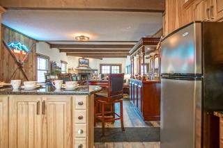 Whistlepunk #11: 2 Bedroom, 2 Bath: Wood fireplaceCentral Location - 1