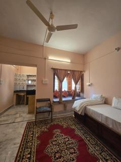 Ved kuteer, vijay kunj - 4