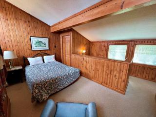 Lands End 4 BR Condo: 5 mins walk to the Village - 6