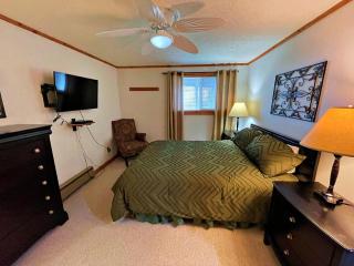 Lands End 4 BR Condo: 5 mins walk to the Village - 4