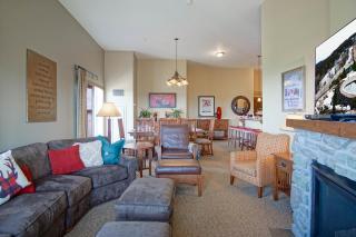 3 bedroom, 2 Full Baths, Slope Side Outdoor Hot Tubs on Site Ski Lift overlook - 3