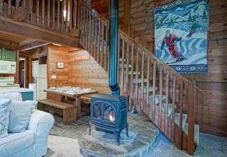 Powder Monkey 4: 2 Bedrooms Plus Sleeping Loft, 2 Full Baths: Slope Side - 1