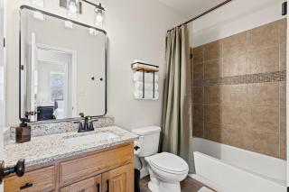 Highland Hideaway- Steps from Historic Square - 3