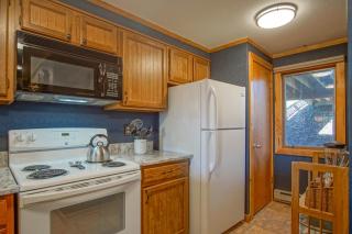 Powderidge #31: 2 Bedrooms, 2 Full Baths: Slope Side, Wood Fireplace - 2