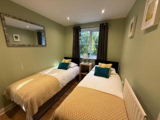 GF flat sleeps 4, parking for Contractors by Eagle Owl Stays - 6