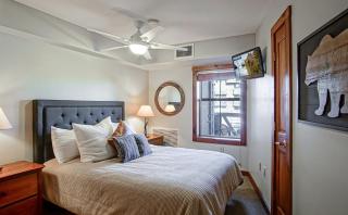 Rimfire 322-323: Combined 2 one bedroom units, Slopeside - 3