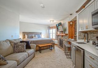 Rimfire 421 Cozy Studio just steps from the village Slope Side - 6