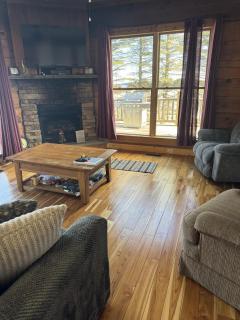 4 BR: Timbers #1 Stand alone Cabin - 2