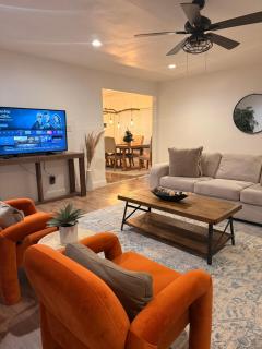 Spacious 4BR Central Dallas Home - Firepit & Game Loft - 9