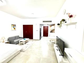 England Cluster International City - Bright,Spacious and Well Furnished Studio - 8