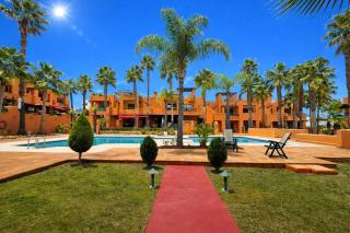 Oasis con piscina y sol - 3