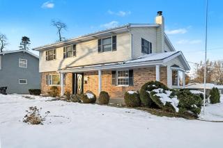 Spacious 5BR Retreat Minutes from Notre Dame - 4