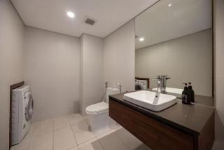 Solari 15F Duplex Suite with Nhat Tan Bridge View - 4