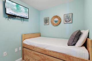 Destin Penthouse Retreat Stunning Views Pools - 6