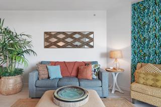 Destin Penthouse Retreat Stunning Views Pools - 4