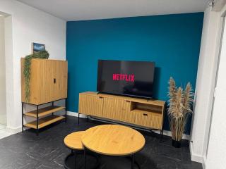 Stylish apartment - garden - great transport links and parking - 0