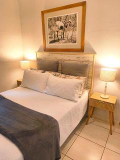 Peaceful Private Secure Bachelor Flat - 0