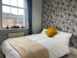 Cozy & unique two bedroom apt in the heart of town - 7