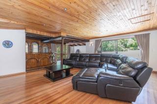 Super Spacious Fun Home With Pool, Den and Bar - 7