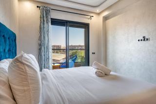 Stylish Apartment with Balcony view & Free Parking - 2