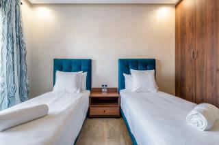 Stylish Apartment with Balcony view & Free Parking - 1