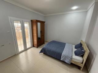 Studio calme neuf plein centre - 0