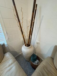 Large Earthy toned Apartment - 9