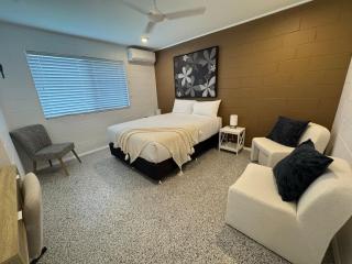 Large Earthy toned Apartment - 2