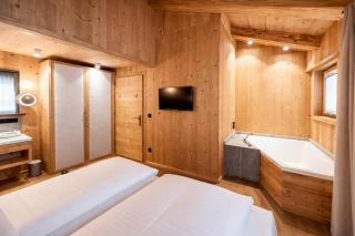 SportLodge BIKE SUITE - AlpenLuxus Collection - 1