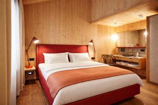 SportLodge BIKE SUITE - AlpenLuxus Collection - 1