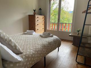 Pretty Mountain View 2-bedroom Pyrenees Apartment - 1