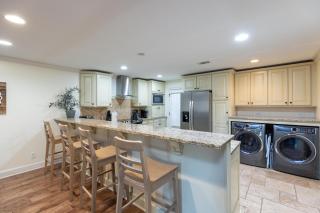 652 Queen's Grant - 2