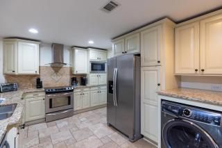 652 Queen's Grant - 1