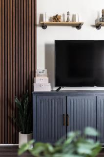 Capitol House - 3 Bed 1 Full and 1 Half Bath, Pet Friendly with Hot Tub walk to Lucas Oil Stadium - 1