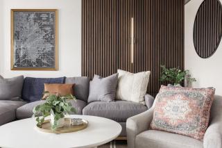 Capitol House - 3 Bed 1 Full and 1 Half Bath, Pet Friendly with Hot Tub walk to Lucas Oil Stadium - 5