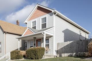 Capitol House - 3 Bed 1 Full and 1 Half Bath, Pet Friendly with Hot Tub walk to Lucas Oil Stadium - 8