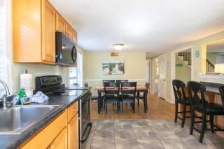 Lovely Home Near Bike Path Dog Welcome! - 3