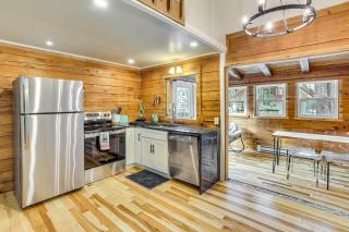 Pool, Beach and Lake Access Poconos Cabin Escape! - 2