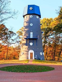 The Grand Landmark 5-Story Windmill Retreat - 9