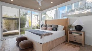 Sleeps 32 Private Compound w Putting Green Bouldin Collective by AvantStay - 4