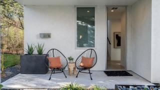 Sleeps 32 Private Compound w Putting Green Bouldin Collective by AvantStay - 3